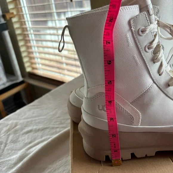 UGG Women's The Ugg Lug Lace-Up Platform Boots White/Cream Size 5 - Picture 15 of 16